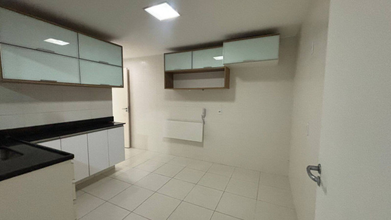 Imagem Apartamento com 3 Quartos à Venda, 180 m² em Parque Hotel - Araruama Imagem Apartamento com 3 Quartos à Venda, 180 m² em Parque Hotel - Araruama