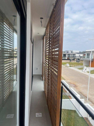 Imagem Casa com 3 Quartos à Venda, em Rio Tavares - Florianópolis Imagem Casa com 3 Quartos à Venda, em Rio Tavares - Florianópolis
