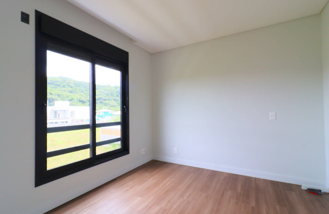 Imagem Casa com 3 Quartos à Venda, em Rio Tavares - Florianópolis Imagem Casa com 3 Quartos à Venda, em Rio Tavares - Florianópolis