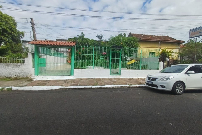 Imagem Casa com 3 Quartos à Venda, 160 m² em Santa Maria Goretti - Porto Alegre Imagem Casa com 3 Quartos à Venda, 160 m² em Santa Maria Goretti - Porto Alegre