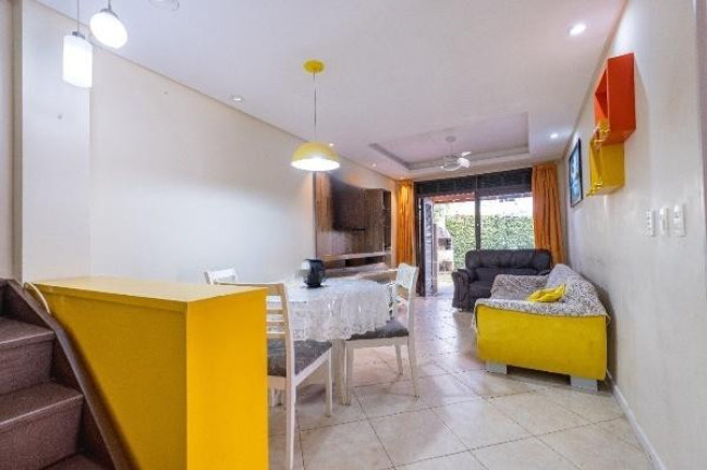 Imagem Sobrado com 3 Quartos para Alugar, 160 m² em Cachoeira Do Bom Jesus - Florianópolis