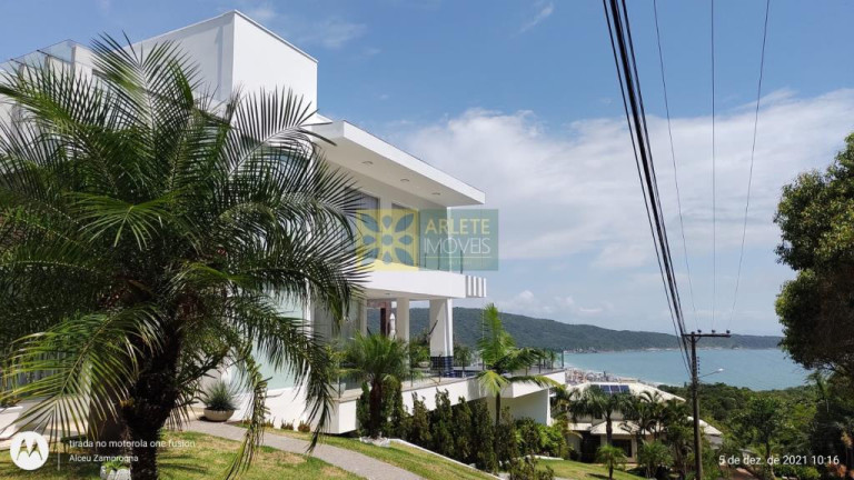 Imagem Casa com 4 Quartos à Venda, 513 m² em Centro - Bombinhas Imagem Casa com 4 Quartos à Venda, 513 m² em Centro - Bombinhas