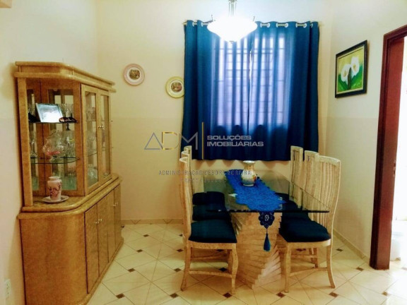 Imagem Casa com 3 Quartos à Venda, 155 m² em Centro - Botucatu Imagem Casa com 3 Quartos à Venda, 155 m² em Centro - Botucatu