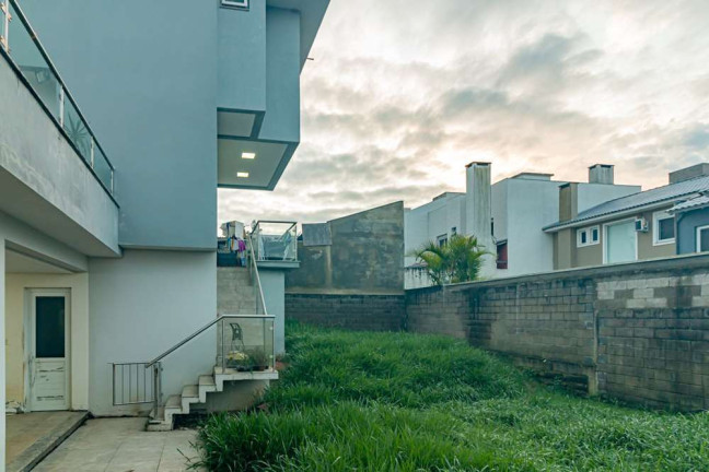 Imagem Casa com 3 Quartos à Venda, em Mário Quintana - Porto Alegre Imagem Casa com 3 Quartos à Venda, em Mário Quintana - Porto Alegre