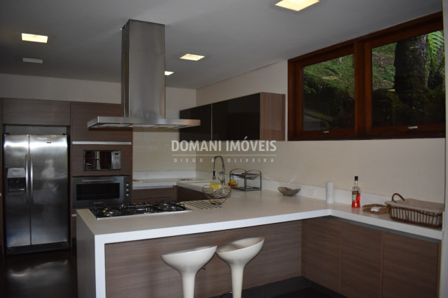 Imagem Casa com 4 Quartos à Venda, 375 m² em Região Do Vale Encantado - Campos Do Jordão Imagem Casa com 4 Quartos à Venda, 375 m² em Região Do Vale Encantado - Campos Do Jordão