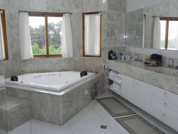 Imagem Casa com 5 Quartos à Venda, em Fazendinha - Chác. Sta. Lúcia - Carapicuíba Imagem Casa com 5 Quartos à Venda, em Fazendinha - Chác. Sta. Lúcia - Carapicuíba