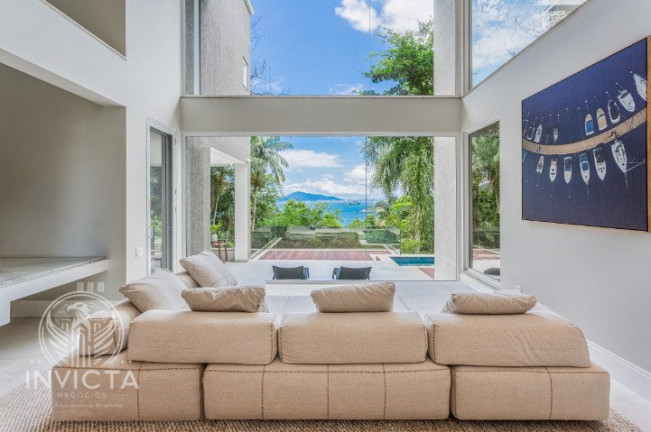 Imagem Casa com 4 Quartos à Venda, 524 m² em Estaleirinho - Balneário Camboriú Imagem Casa com 4 Quartos à Venda, 524 m² em Estaleirinho - Balneário Camboriú