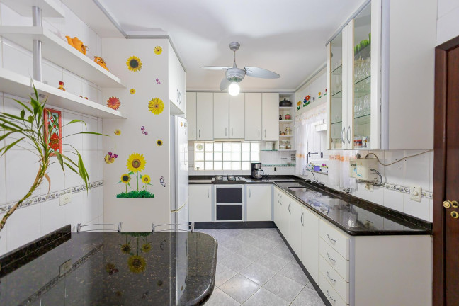 Imagem Casa com 4 Quartos à Venda, 271 m² em Santo Inácio - Curitiba Imagem Casa com 4 Quartos à Venda, 271 m² em Santo Inácio - Curitiba