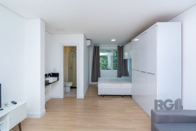 Imagem Apartamento com 1 Quarto para Alugar, 42 m² em Centro Histórico - Porto Alegre Imagem Apartamento com 1 Quarto para Alugar, 42 m² em Centro Histórico - Porto Alegre