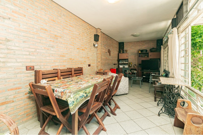 Imagem Casa com 3 Quartos à Venda, 248 m² em Três Figueiras - Porto Alegre Imagem Casa com 3 Quartos à Venda, 248 m² em Três Figueiras - Porto Alegre