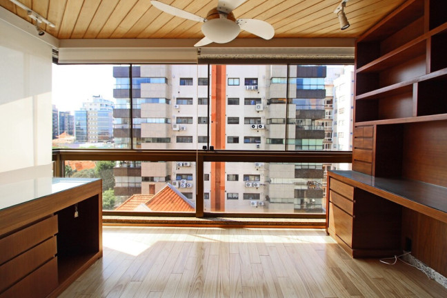 Imagem Imóvel com 3 Quartos à Venda,  em Moinhos De Vento - Porto Alegre