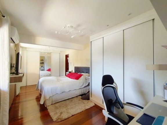 Imagem Imóvel com 3 Quartos à Venda, 195 m² em Várzea - Teresópolis Imagem Imóvel com 3 Quartos à Venda, 195 m² em Várzea - Teresópolis