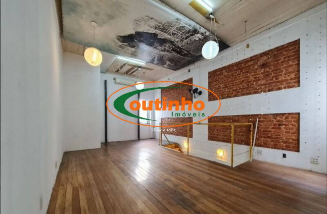 Imagem Casa com 6 Quartos à Venda, 312 m² em Tijuca - Rio De Janeiro Imagem Casa com 6 Quartos à Venda, 312 m² em Tijuca - Rio De Janeiro