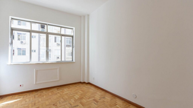 Imagem Imóvel com 3 Quartos à Venda, 128 m² em Copacabana - Rio De Janeiro Imagem Imóvel com 3 Quartos à Venda, 128 m² em Copacabana - Rio De Janeiro