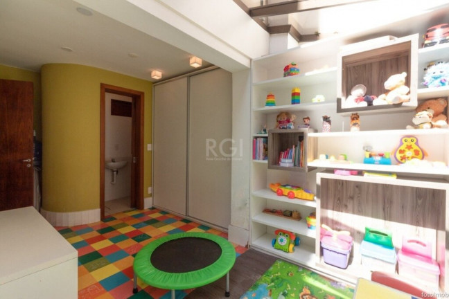 Imagem Imóvel com 5 Quartos à Venda, em Cristal - Porto Alegre Imagem Imóvel com 5 Quartos à Venda, em Cristal - Porto Alegre