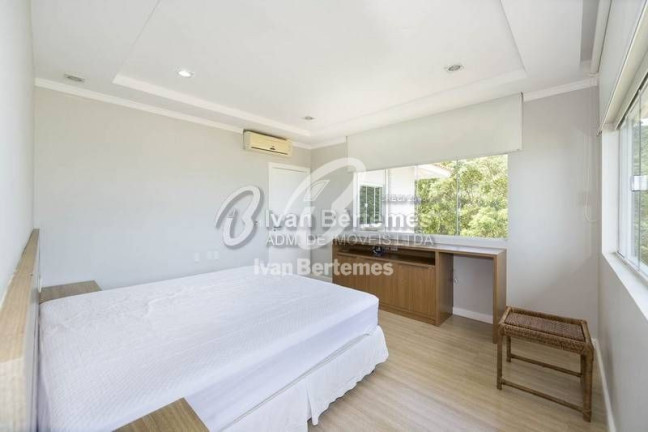 Imagem Casa com 5 Quartos para Temporada, em Zimbros - Bombinhas Imagem Casa com 5 Quartos para Temporada, em Zimbros - Bombinhas