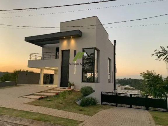 Casa de Condomínio com 3 Quartos à Venda, 328 m²