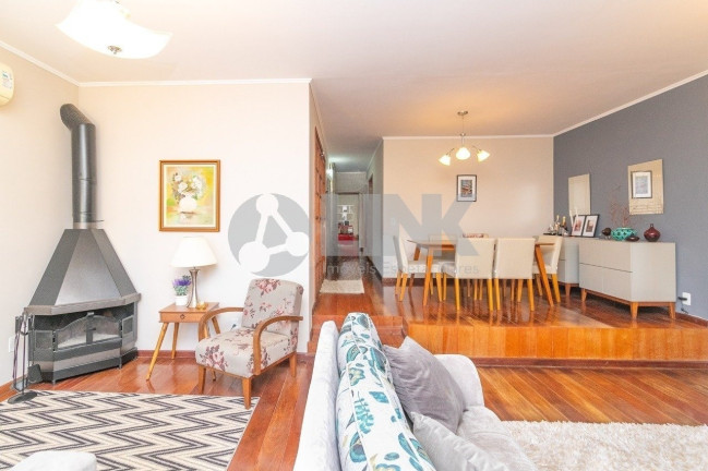 Imagem Casa com 3 Quartos à Venda, 234 m² em Petrópolis - Porto Alegre Imagem Casa com 3 Quartos à Venda, 234 m² em Petrópolis - Porto Alegre
