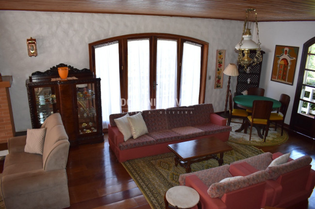Imagem Casa com 4 Quartos à Venda, 560 m² em Região Do Alto Do Capivari - Campos Do Jordão Imagem Casa com 4 Quartos à Venda, 560 m² em Região Do Alto Do Capivari - Campos Do Jordão