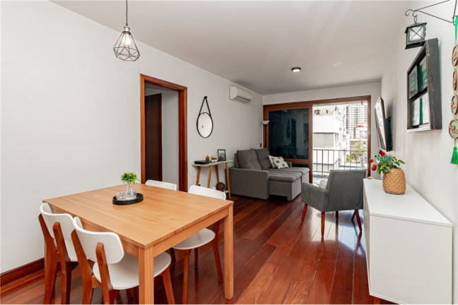 Imagem Apartamento com 2 Quartos à Venda, 117 m² em Moinhos De Vento - Porto Alegre