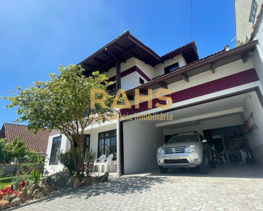Casa com 4 Quartos à Venda, 220 m² em Saguaçu - Joinville