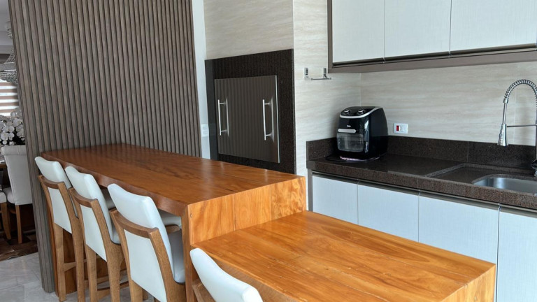 Imagem Casa com 3 Quartos à Venda, 240 m² em Santa Felicidade - Curitiba Imagem Casa com 3 Quartos à Venda, 240 m² em Santa Felicidade - Curitiba