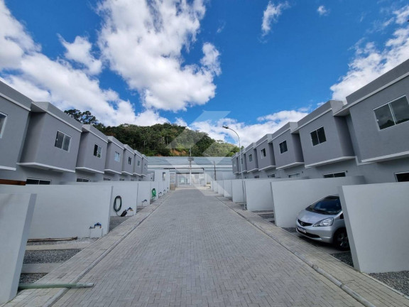 Imagem Casa com 2 Quartos à Venda, 76 m² em Espinheiros - Itajaí