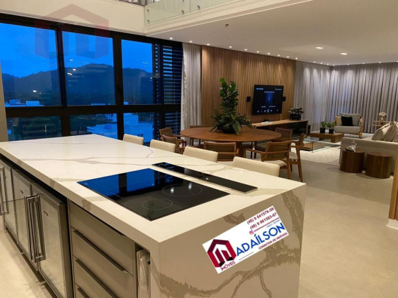 Imagem Imóvel com 3 Quartos à Venda, 234 m²