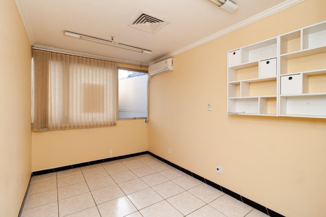 Imóvel Comercial à Venda, 36 m² em Moinhos De Vento - Porto Alegre