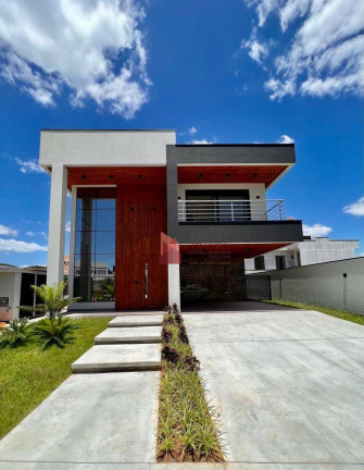 Sobrado com 4 Quartos à Venda, 265 m² em Santa Regina - Camboriú