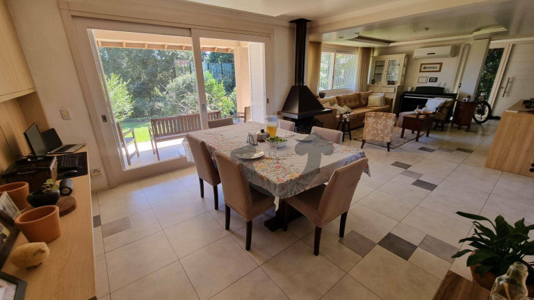 Imagem Casa com 3 Quartos à Venda, 438 m² em João Alves - Santa Cruz Do Sul Imagem Casa com 3 Quartos à Venda, 438 m² em João Alves - Santa Cruz Do Sul