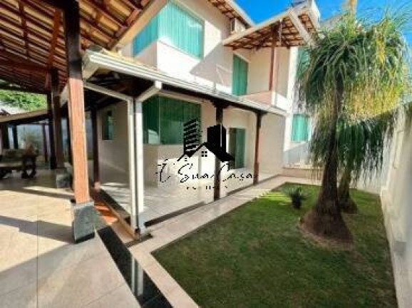 Casa com 4 Quartos à Venda, 370 m² em Cabral - Contagem