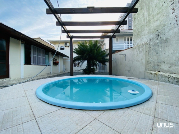 Imagem Casa com 3 Quartos à Venda, 360 m² em Barreiros - São José