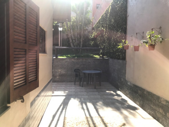 Imagem Casa com 4 Quartos à Venda, 230 m² em Jardim Itu - Porto Alegre
