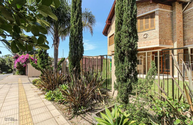 Imagem Casa com 3 Quartos à Venda, 232 m² em Jardim Isabel - Porto Alegre Imagem Casa com 3 Quartos à Venda, 232 m² em Jardim Isabel - Porto Alegre