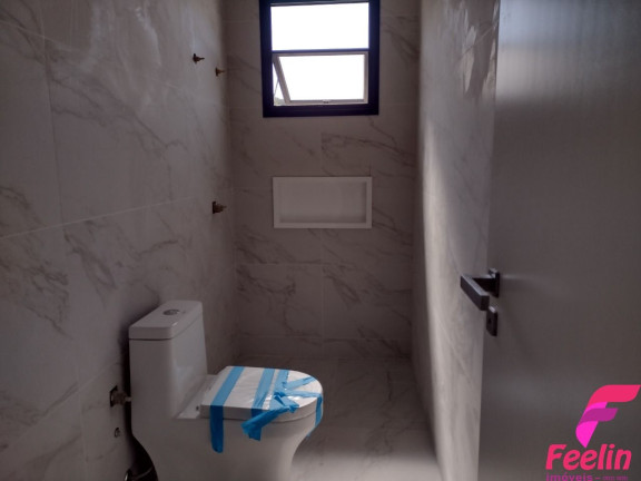 Imagem Casa com 3 Quartos à Venda, 204 m² em Rio Tavares - Florianópolis Imagem Casa com 3 Quartos à Venda, 204 m² em Rio Tavares - Florianópolis
