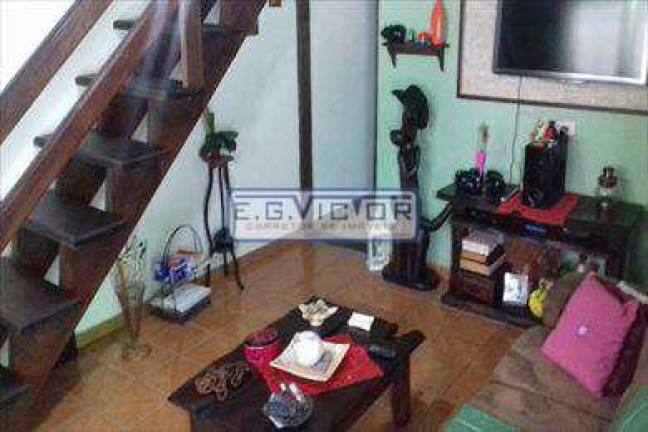 Imagem Sobrado com 2 Quartos à Venda, 69 m² em Balneário Regina Maria - Mongaguá