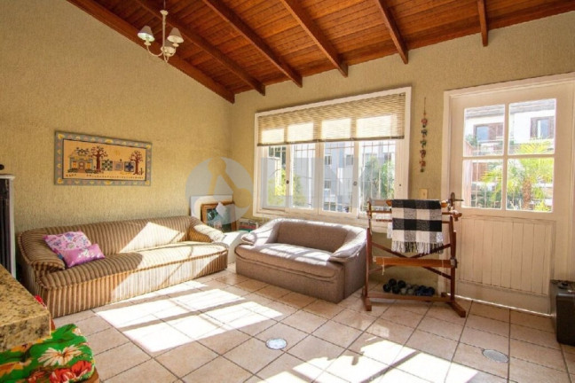 Imagem Imóvel com 3 Quartos à Venda, 232 m² em Petrópolis - Porto Alegre Imagem Imóvel com 3 Quartos à Venda, 232 m² em Petrópolis - Porto Alegre