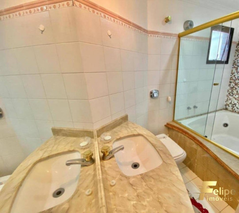 Imagem Imóvel com 4 Quartos à Venda, 180 m² em Centro - Guarapari