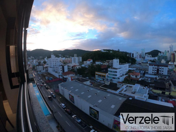 Imagem Apartamento com 2 Quartos à Venda, 77 m² em Centro - Balneário Camboriú