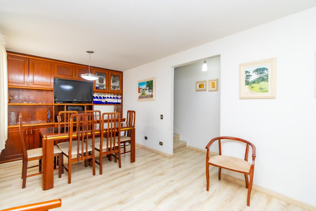 Imagem Sobrado com 3 Quartos à Venda, 140 m² em Capão Raso - Curitiba Imagem Sobrado com 3 Quartos à Venda, 140 m² em Capão Raso - Curitiba