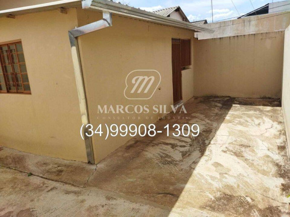 Casa com 3 Quartos à Venda, 250 m² em Santa Mônica - Uberlândia