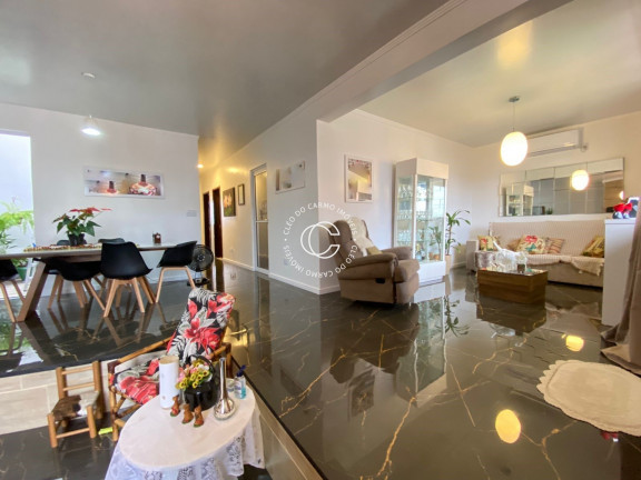 Imagem Casa com 3 Quartos à Venda, 203 m² em Nossa Senhora De Lourdes - Santa Maria Imagem Casa com 3 Quartos à Venda, 203 m² em Nossa Senhora De Lourdes - Santa Maria