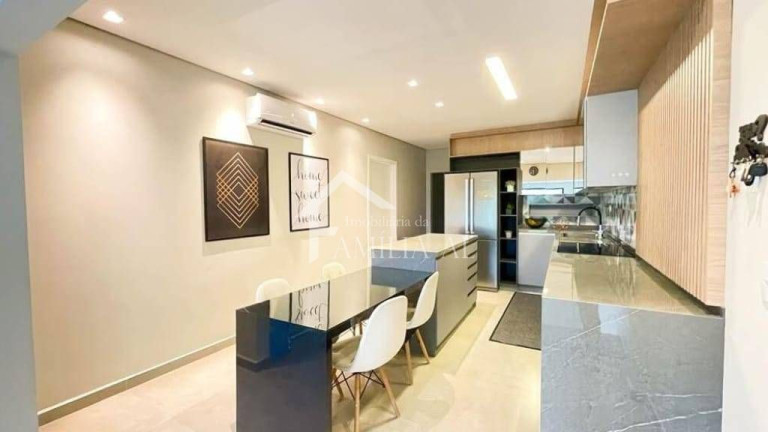 Imagem Sobrado com 5 Quartos à Venda, 250 m² em Espinheiros - Joinville