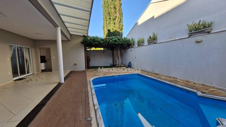 Casa com 4 Quartos para Alugar, 310 m² em Condomínio Tivoli Park - Sorocaba