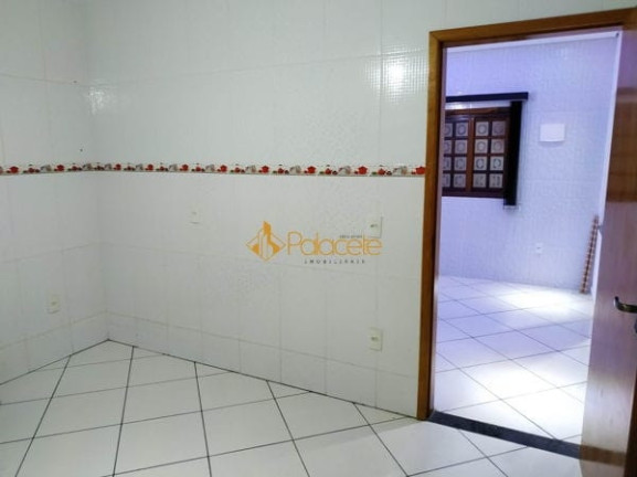 Imagem Casa com 2 Quartos à Venda, 100 m² em Mombaça - Pindamonhangaba Imagem Casa com 2 Quartos à Venda, 100 m² em Mombaça - Pindamonhangaba