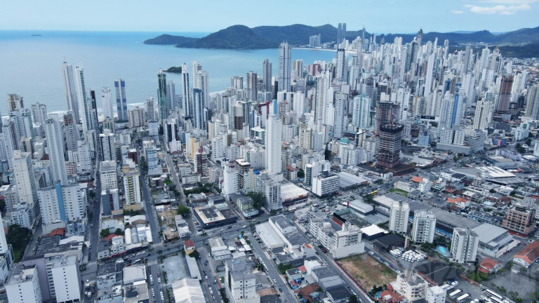 Imagem Apartamento com 3 Quartos à Venda, 73 m² em Nações - Balneário Camboriú
