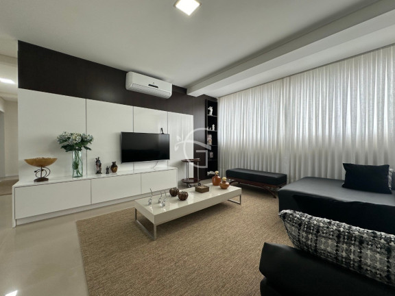 Imagem Imóvel com 3 Quartos à Venda, 168 m² em Anita Garibaldi - Joinville Imagem Imóvel com 3 Quartos à Venda, 168 m² em Anita Garibaldi - Joinville