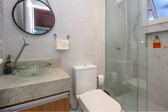 Imagem Casa com 3 Quartos à Venda, 200 m² em Ipanema - Porto Alegre Imagem Casa com 3 Quartos à Venda, 200 m² em Ipanema - Porto Alegre