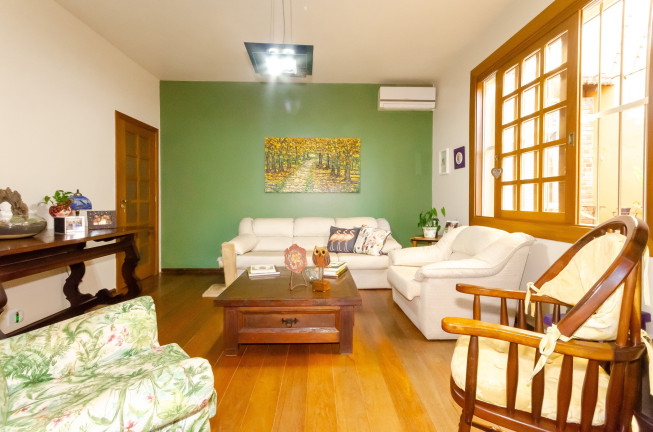 Imagem Casa com 4 Quartos à Venda, 332 m² em Petrópolis - Porto Alegre Imagem Casa com 4 Quartos à Venda, 332 m² em Petrópolis - Porto Alegre